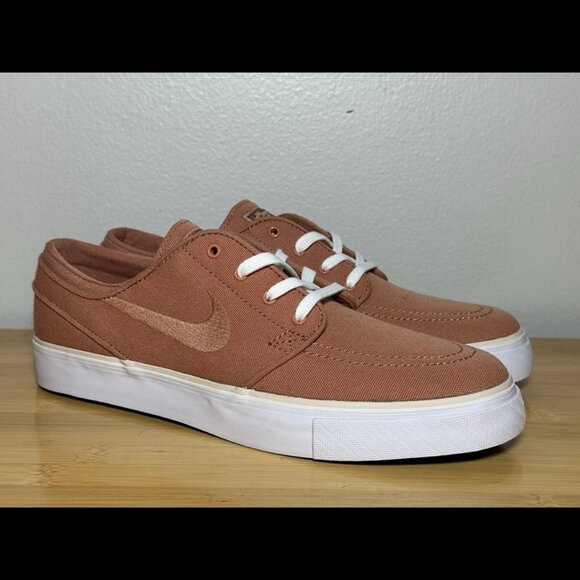 Size 9 - WMNS NIKE SB ZOOM JANOSKI CNV WOMAN SKATEBOARDING - Picture 1 of 10